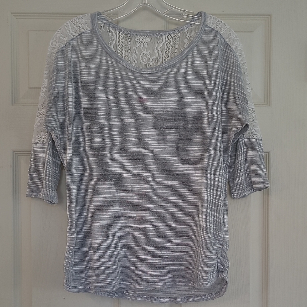 🟠 No Boundaries Heather Gray Lace Backed Blouse